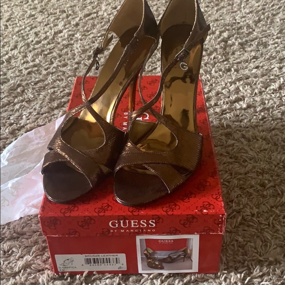 GUESS - Picture 3 of 4